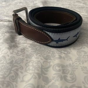 Vineyard vines shark belt. Leather ends